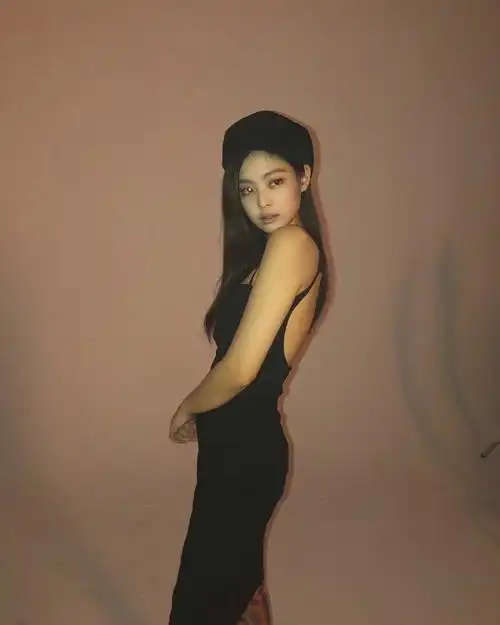 jennie solo
