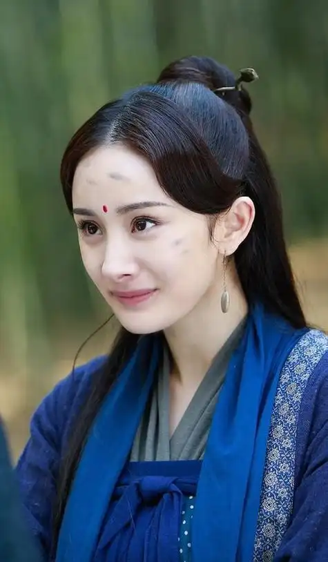 "人间尤物"杨幂太美了!身材凹凸有致眼神勾人,男人的梦中老婆