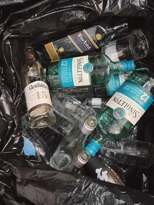 又到了清理酒瓶的时候了