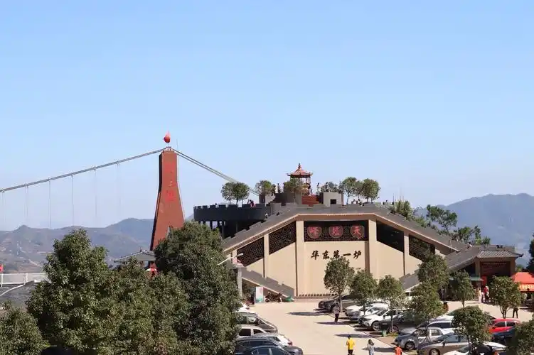 周日徒步兄弟姐妹们一起相约到安溪白石岩玻璃桥和附近的山村游山玩水