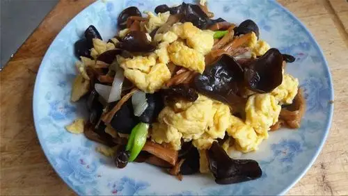 黄花菜木耳炒蛋怎么做