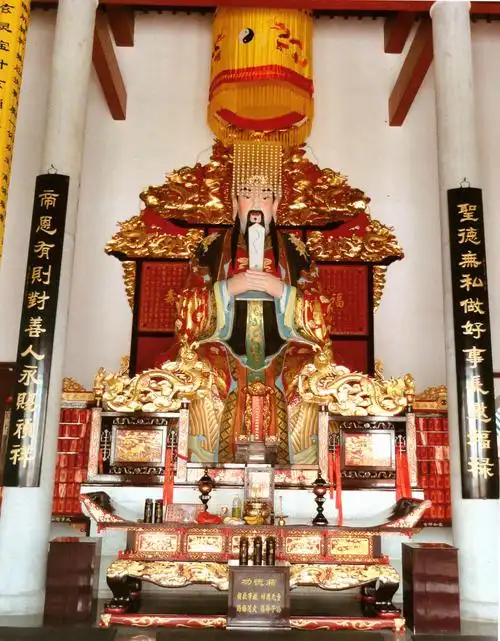 p>南岳大帝又称南岳圣帝,全称南岳衡山司天昭圣大帝.