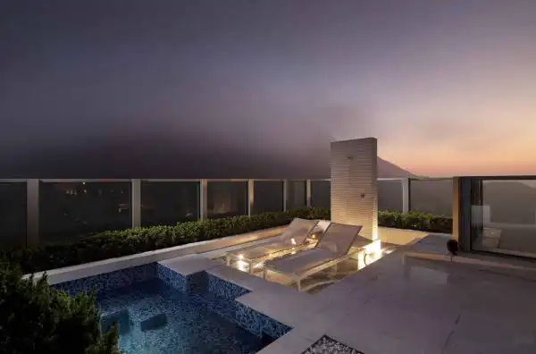 亚洲新楼王香港半山豪宅6亿港元每平92万元