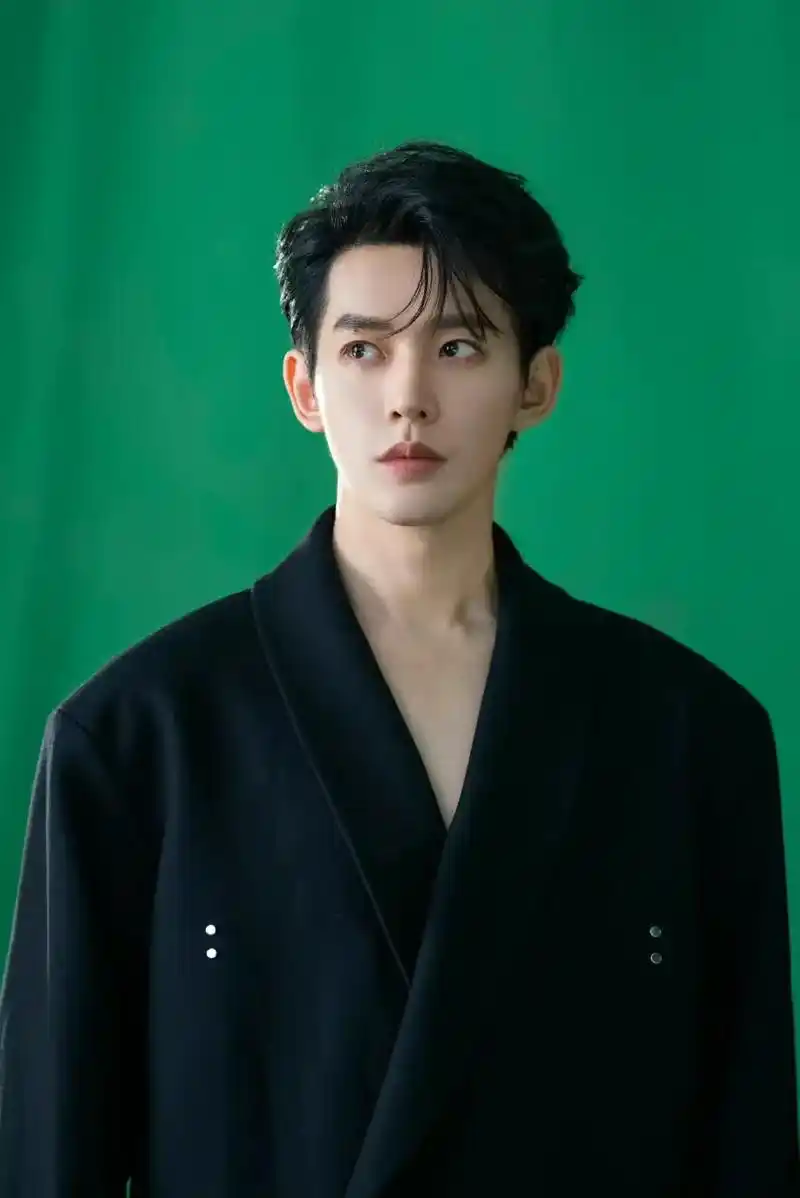 修丽可  #邓为修丽可 第一次存广告图片,没办法,代言人太 - 抖音