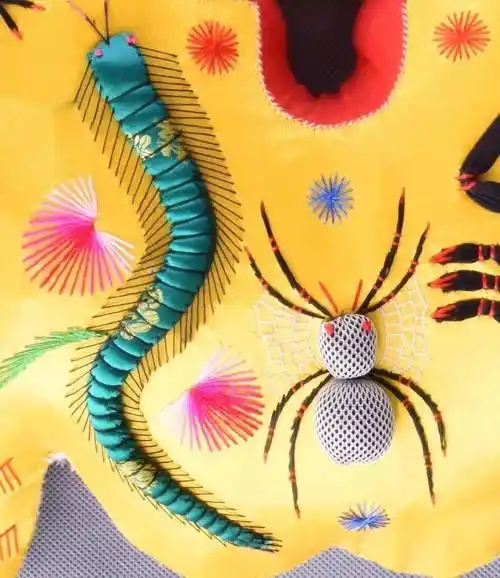 【山西工美 · 馆藏品】五毒青蛙耳枕