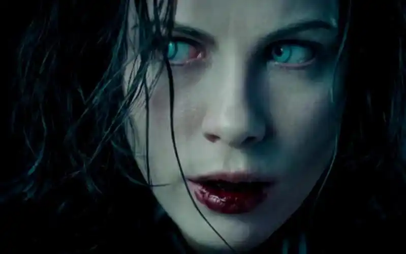 5位美到令人窒息的女吸血鬼,你认为谁最美?_哔哩哔哩_bilibili