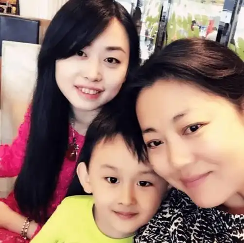 王茜华为拍戏流产打美容针41岁二婚嫁导演43岁做高龄产妇