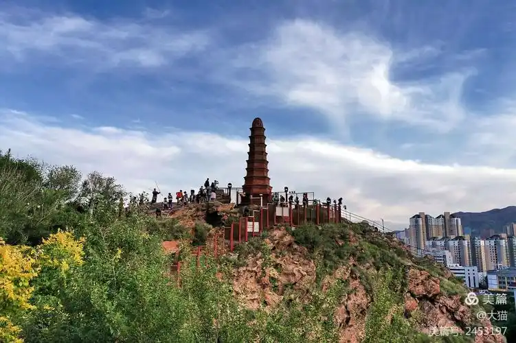 新疆的地标-红山公园②(手机片)