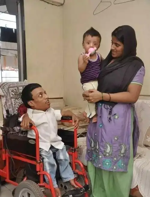 现在的他们生活的很幸福,而且还有了一个健健康康的