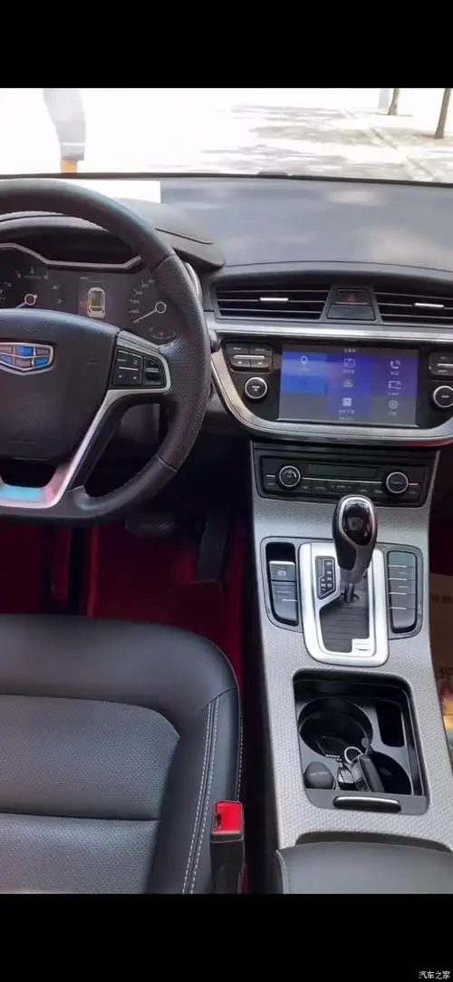 最懂国人的国产车吉利帝豪gs内饰一览