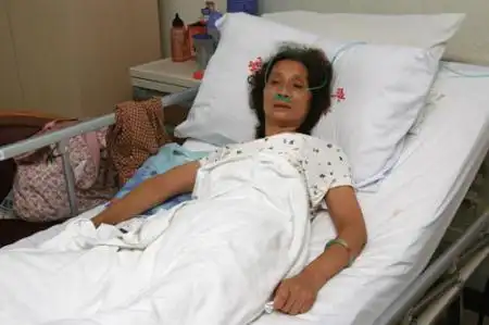 陈玉莲躺在中南医院的病床上,显得很虚弱