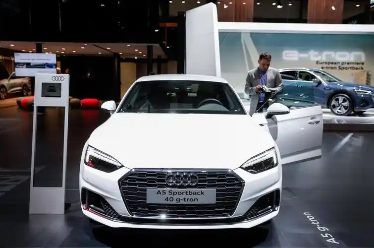 比利时布鲁塞尔车展上拍摄的奥迪a5(配置|询价) sportback g-tron汽车