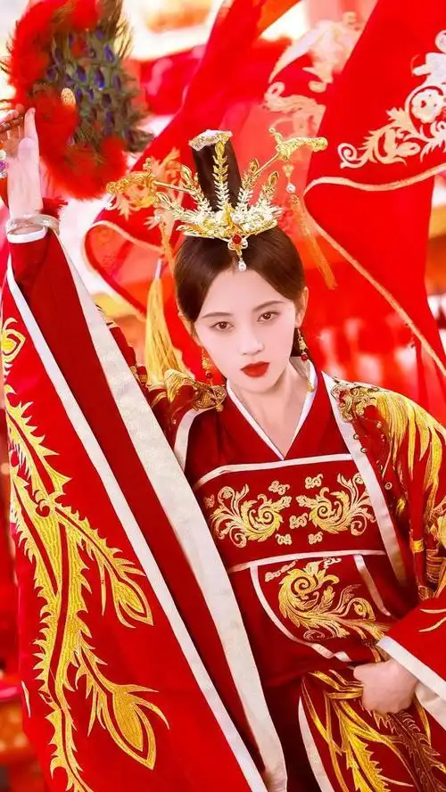 李沁红妆嫁衣绝美凤冠霞帔贵气十足不愧是响当当的古装美人