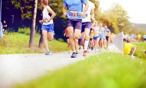 跑步运动作为全民健身运动项目之一,能让跑者从体验中感受到快乐