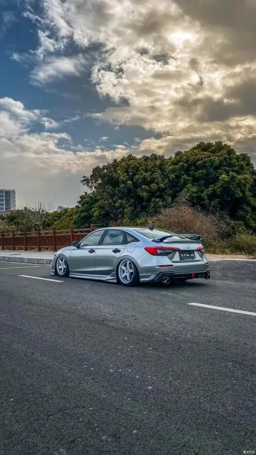 十代思域的低趴艺术:airbft气动避震改装案例