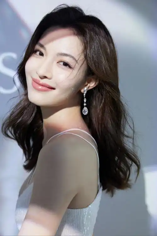 钟楚曦超话突破束缚,自在做自己.