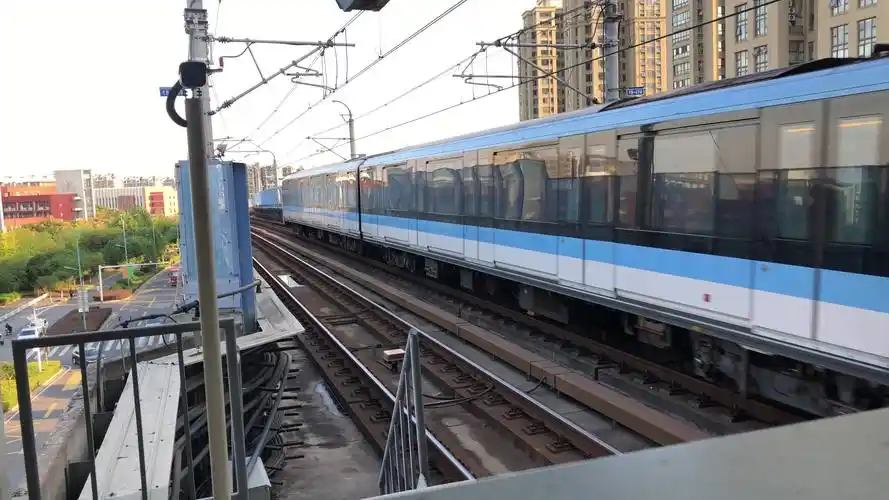 南京地铁1号线083084号车南京交院站往中国药科大学出站