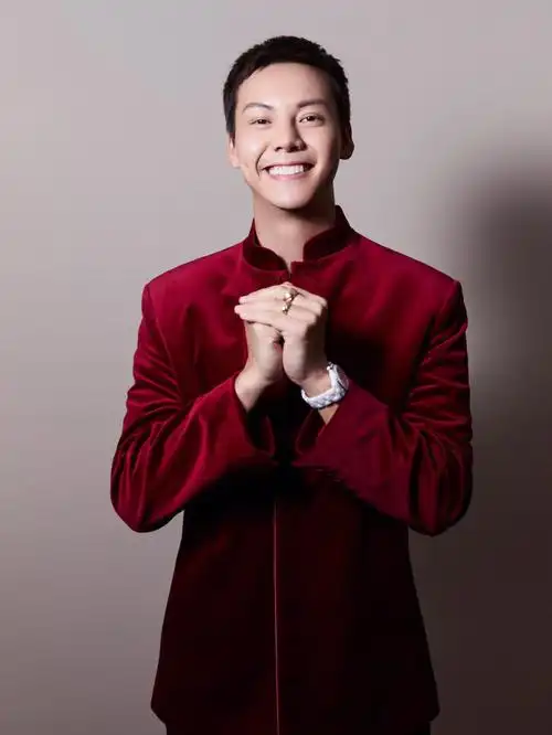 穿红色衣服的陈伟霆感觉更撩更欲了#陈伟霆  #全能艺人陈伟霆  #陈伟