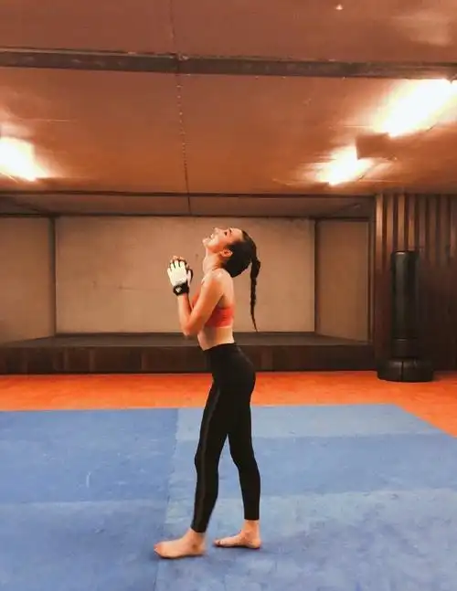 唐探2混血女警刘承羽晒美照身材完美健康性感