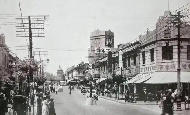 为了繁荣海西的建设,胶州湾环海道路北起城阳,南至薛家岛,路经塔阜头