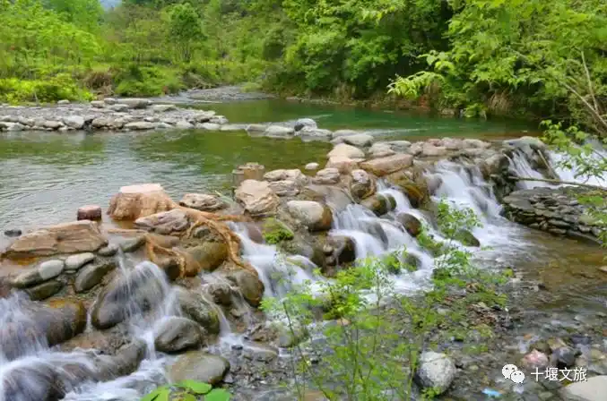 叹为观止十堰这个地方私藏着一条神奇的河流