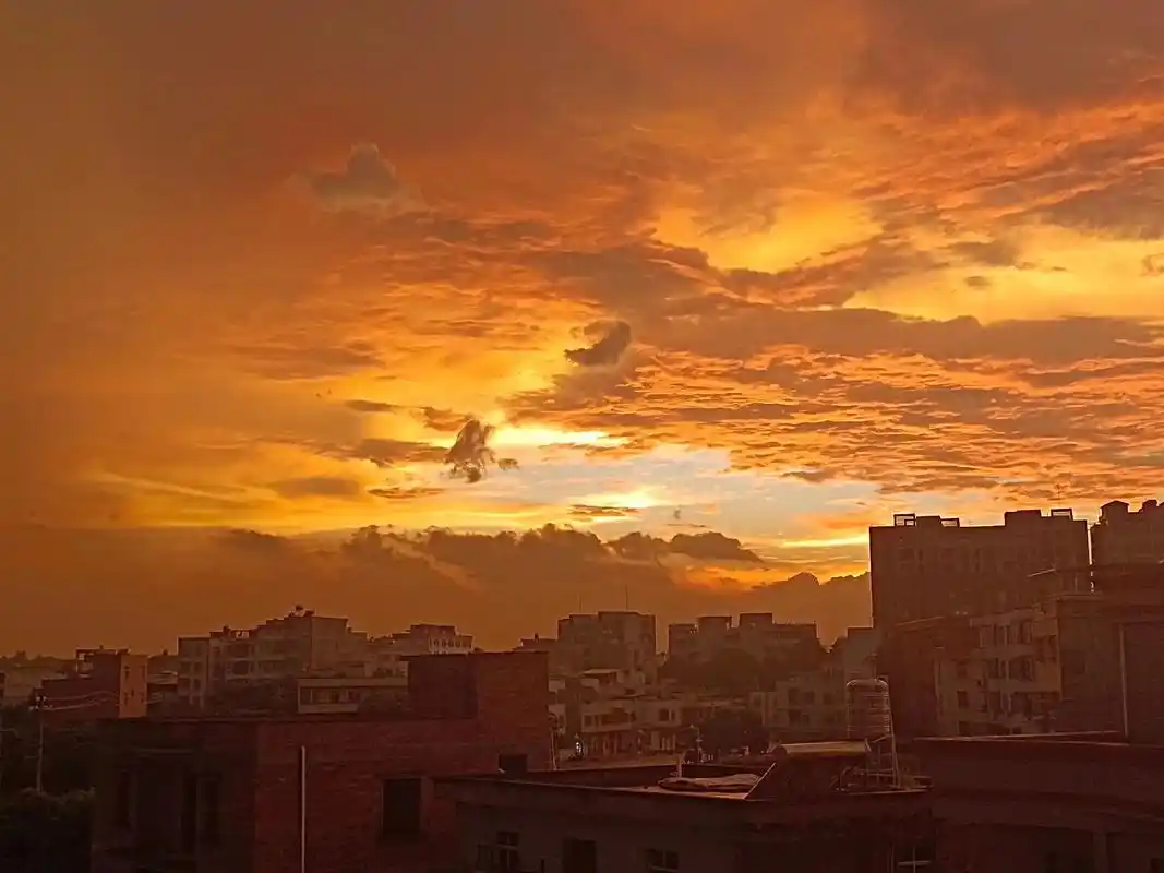 在宿舍翻着相册看到前几天急匆匆跑上楼顶拍的夕阳,时 - 抖音