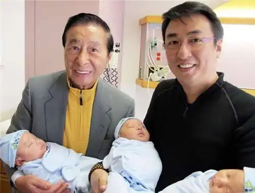 每次家有喜事,李兆基都重重有赏,出手一次比一次壕.