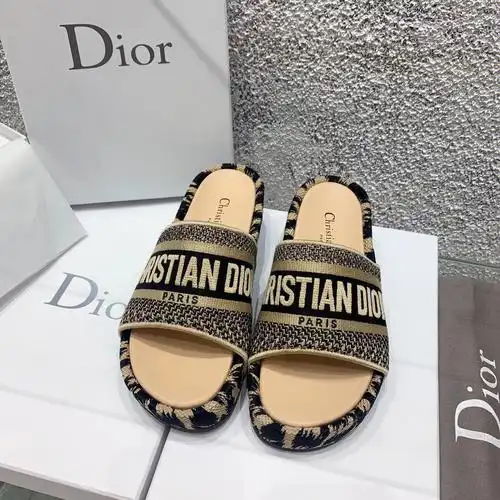 迪奥dior2022早春新款提花刺绣厚底凉拖鞋