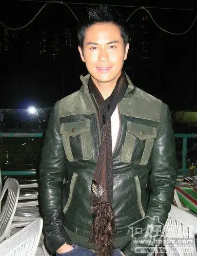 《怒火街头2》热播 郑嘉颖家居照揭秘