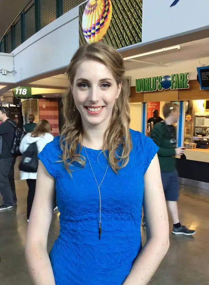 荷兰电竞美女解说身高1米88 宅男望而却步 (19/25)