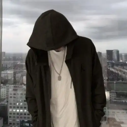 成熟一点儿的男生头像天生傲骨真男人