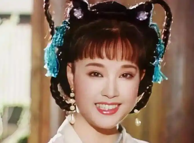 刘晓庆是43岁,本身精湛的演技,加上著名化妆师毛戈平鬼斧神工般的妆容