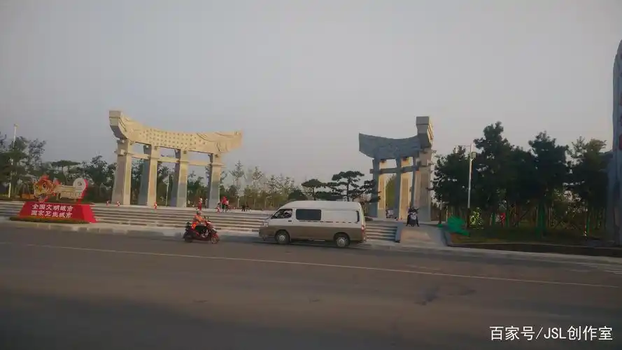 咸阳两寺渡公园主入口广场完工在即