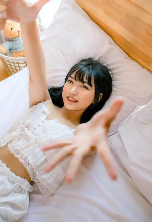 白嫩萝莉美女俏皮可爱写真图片