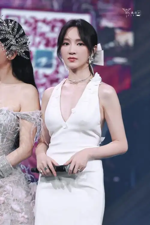 孟佳的穿搭图鉴##中免日上美无止境##中免日上