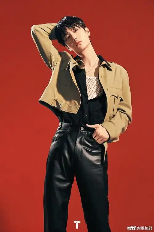 王一博眼神#王一博这一组图真的好绝,我又可以了,他真的满满的时尚感