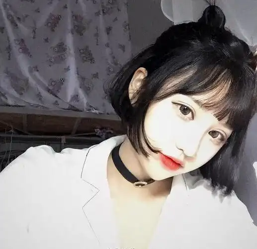 萌萌哒小可爱短发歪头女生头像