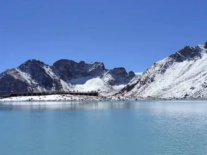 国庆小长假第一天,达古冰川就这么热闹!