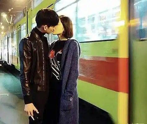 深夜现身北京豪宅,曝出与前男友共住同一栋楼_知情人_小区_机场