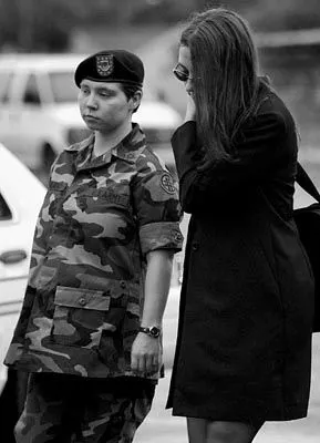 设在美国北卡罗来纳州布拉格堡的军事法庭对美军女兵林迪·英格兰涉嫌