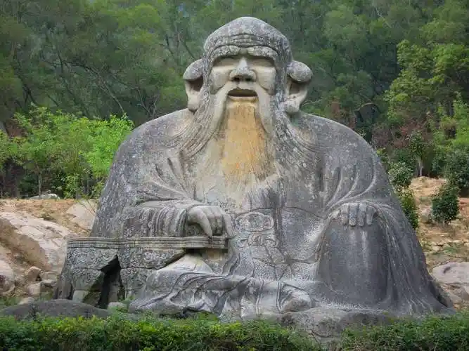 泉州老君岩老子像从这一点出发,我们在未来要走向民主道路,要走向地区