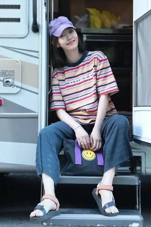 原创明明看似都是基础款的衣服为何白百何总能穿出新意来呢