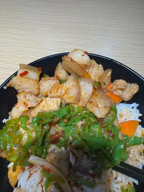 回锅肉青椒盖饭