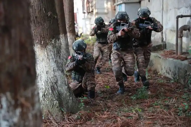 武警六盘水支队冻真格备战打仗战味浓