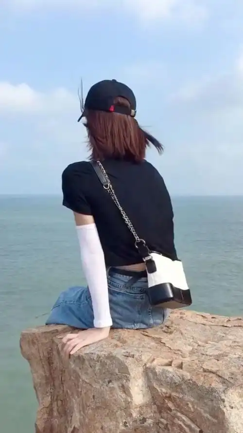 究竟是什么让这个小姐姐背后看起来如此的美丽