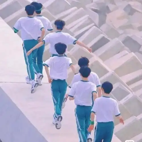 时代少年团集体照哟