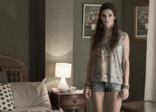 雷托以及小女孩贝蒂四位角色一齐亮相,四人目视前方,隧道工程图柏藏