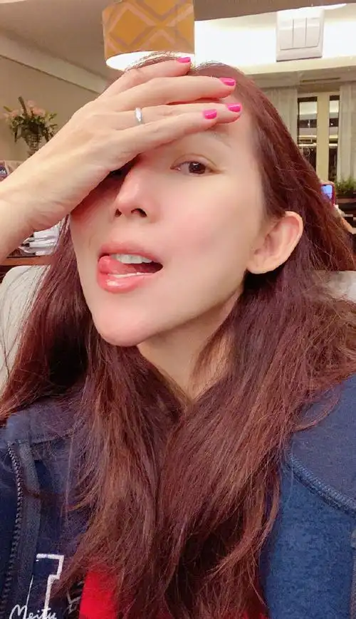 蔡少芬红发魅力自拍照图片25