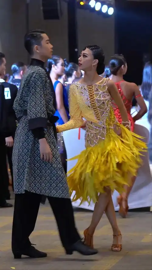 感觉茉晗每一套衣服都可以驾驭,搭配起来都是那么好看