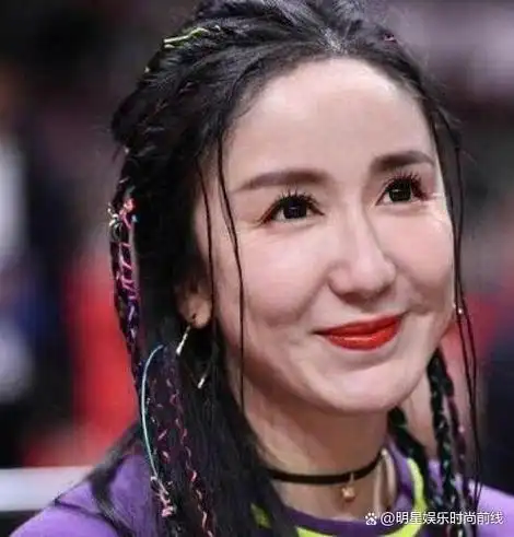 好多女明星不知是因为年龄的原因还是"整容",面部僵硬馒化脸,笑起来都